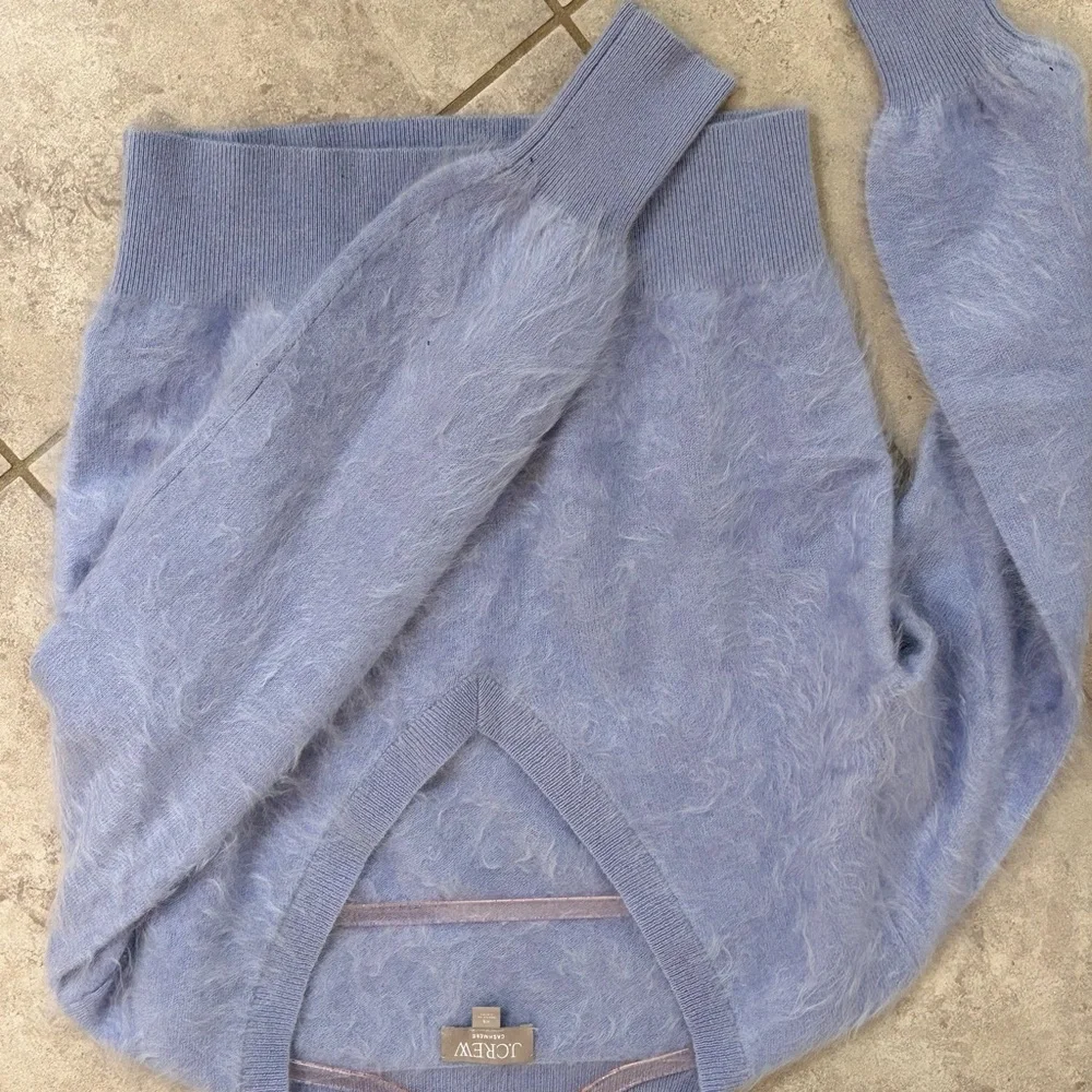 J. Crew CASHMERE Women's Soft V-Neck Eyelash Sweater in Light Blue - Picture 5 of 6